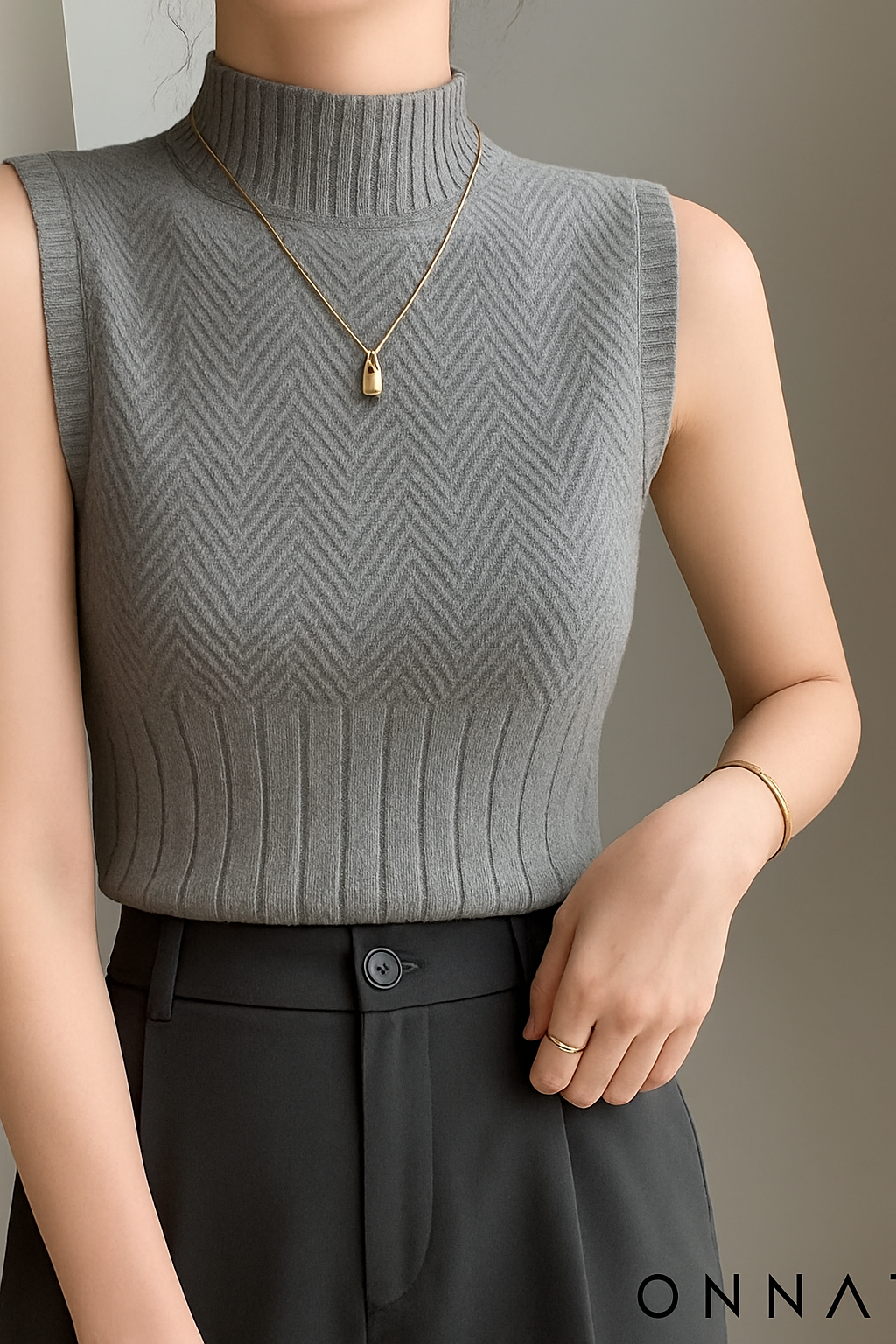 Camiseta Heliar de Malha com Gola Alta Elegante