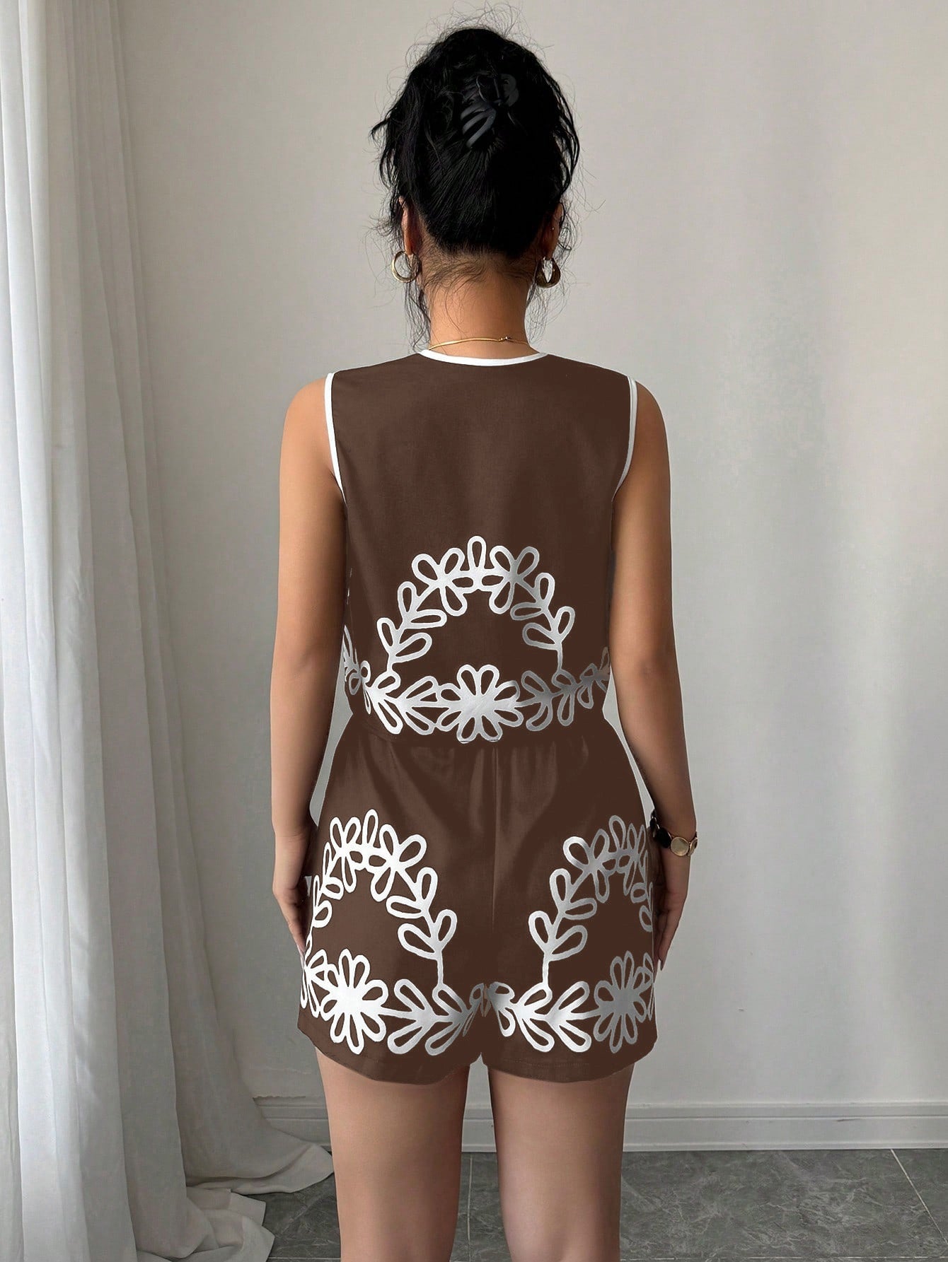 Onnat Glow Conjunto Feminino Floral | Regata Decote V + Saia Cintura Alta Preto e Branco