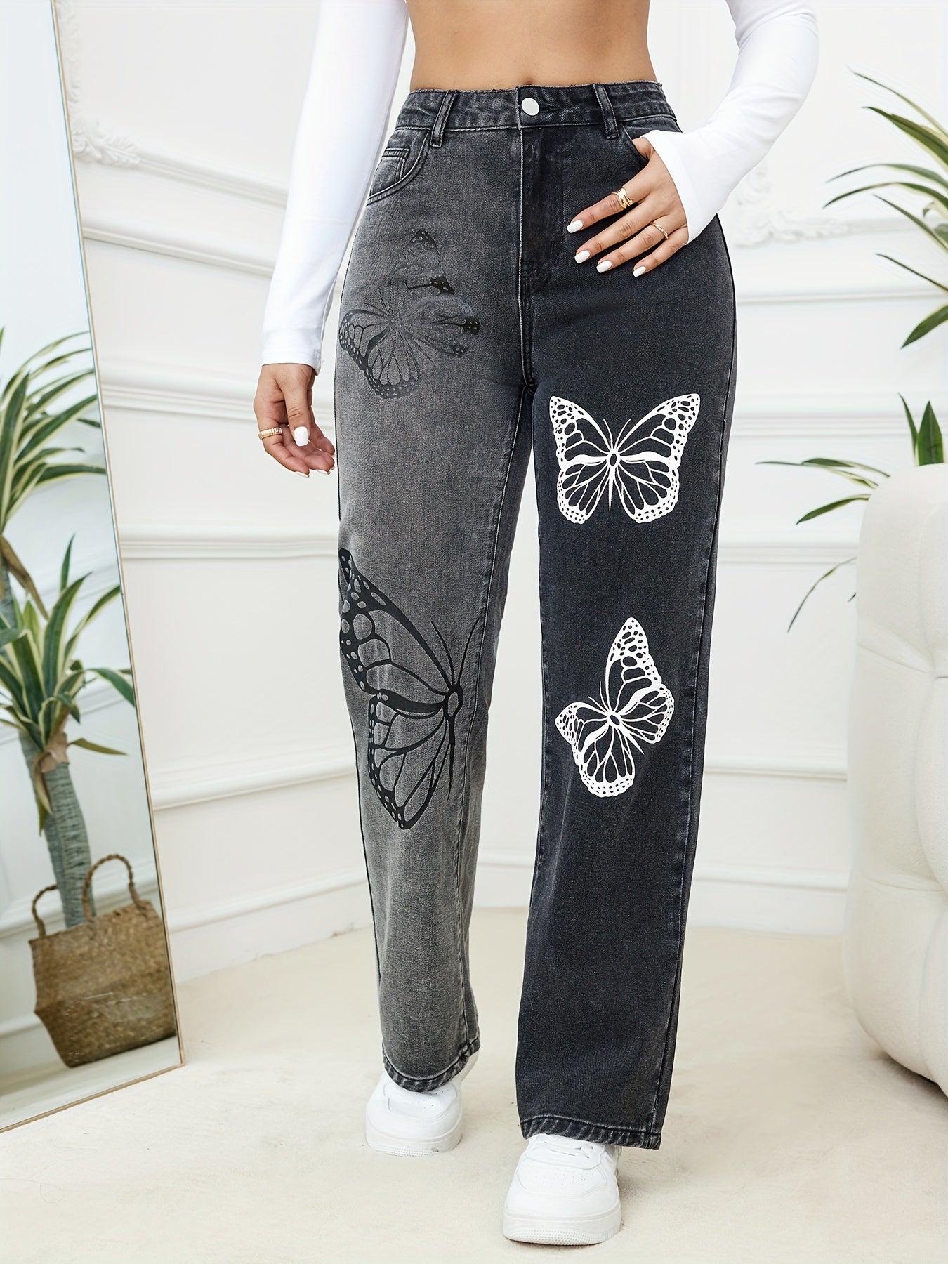 Calça Feminina Jeans Assimétrica com Estampa de Borboleta - Estilo Moderno e Confortável