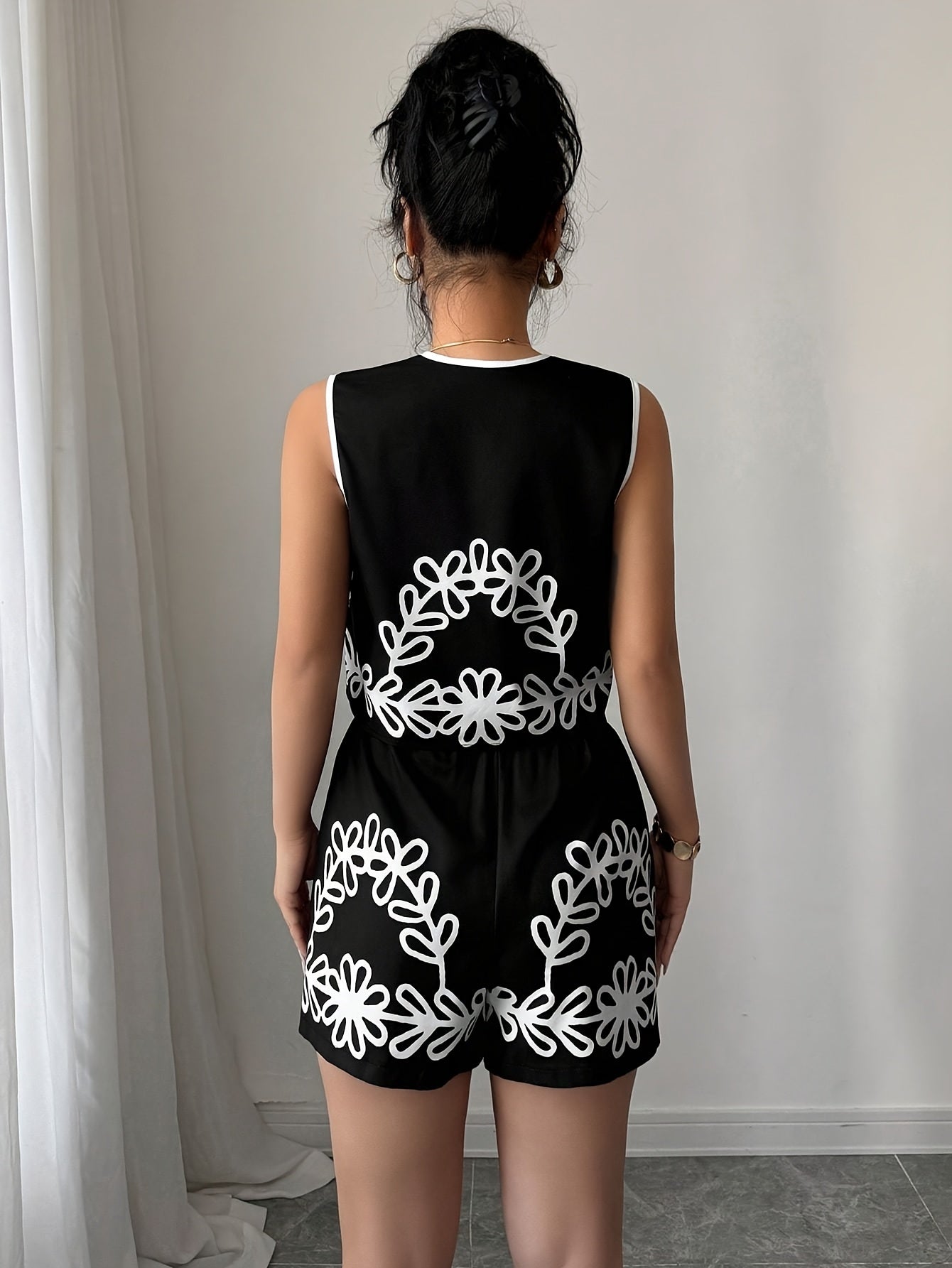 Onnat Glow Conjunto Feminino Floral | Regata Decote V + Saia Cintura Alta Preto e Branco