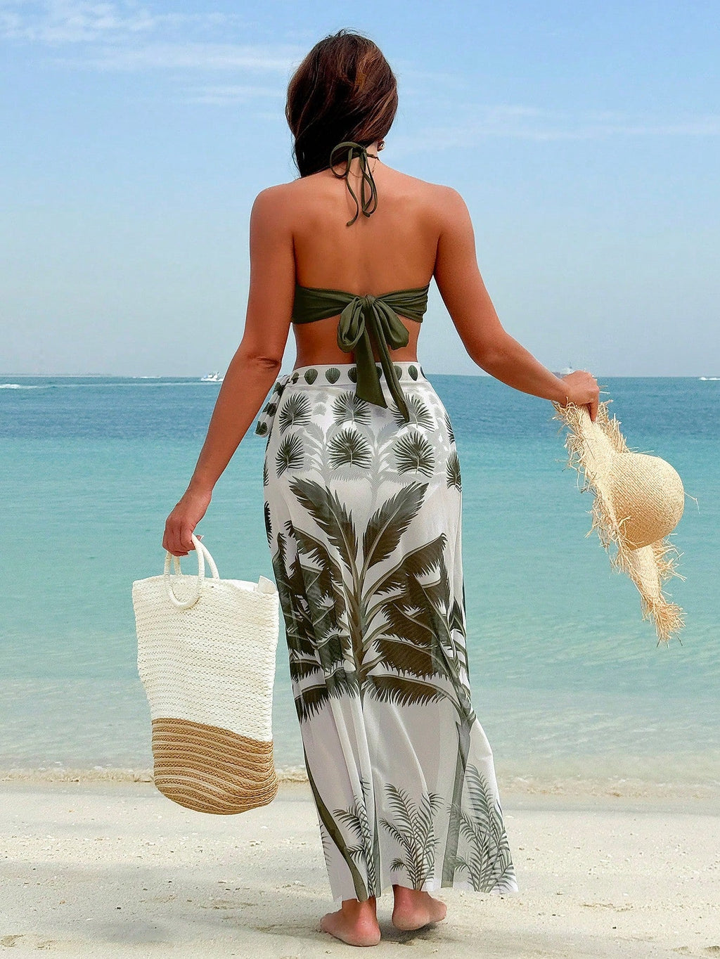 Biquíni Brasileiro Halter com Saia Estampada - 3 Peças Coloridas