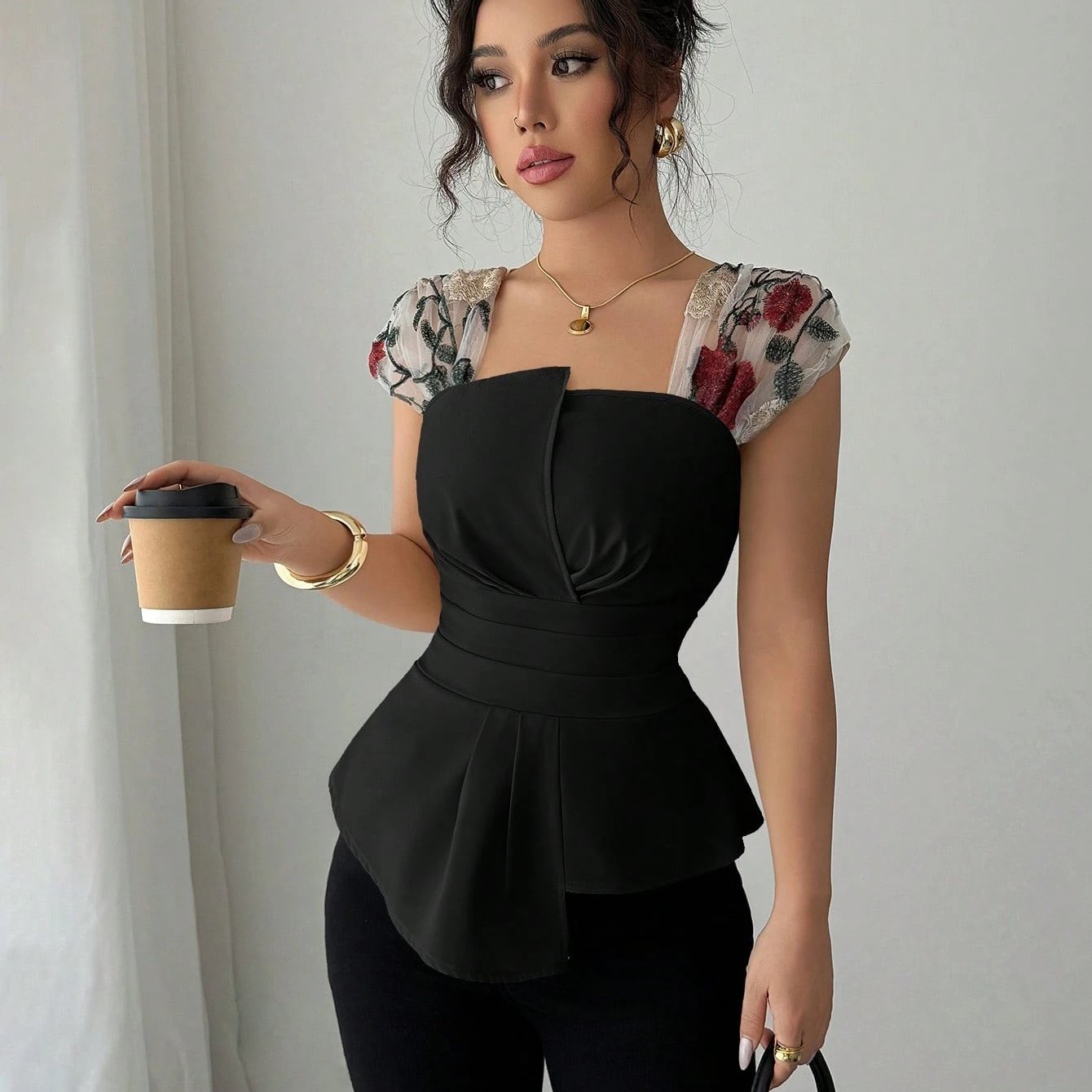 Aurora Mesh Elegance – Blusa Sofisticada com Detalhe em Mesh