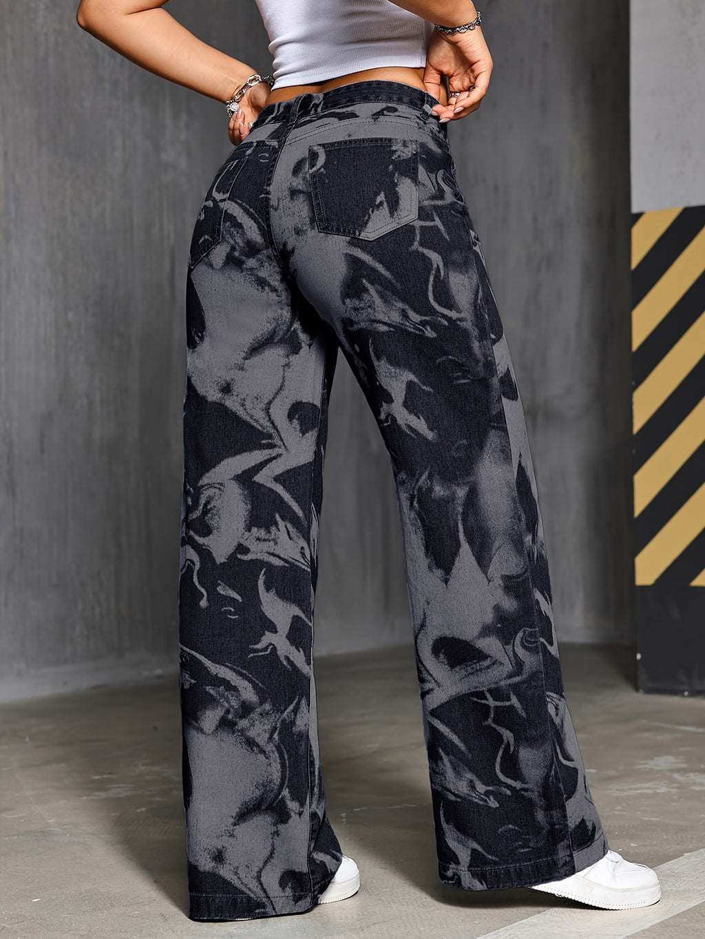 Calça Feminina Jeans Reta Onnat com Estampa Artística Única e Confortável