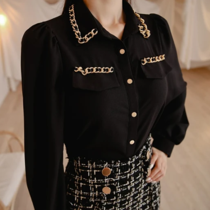 Blusa Vintage Preta de Chiffon com Detalhes em Corrente Dourada