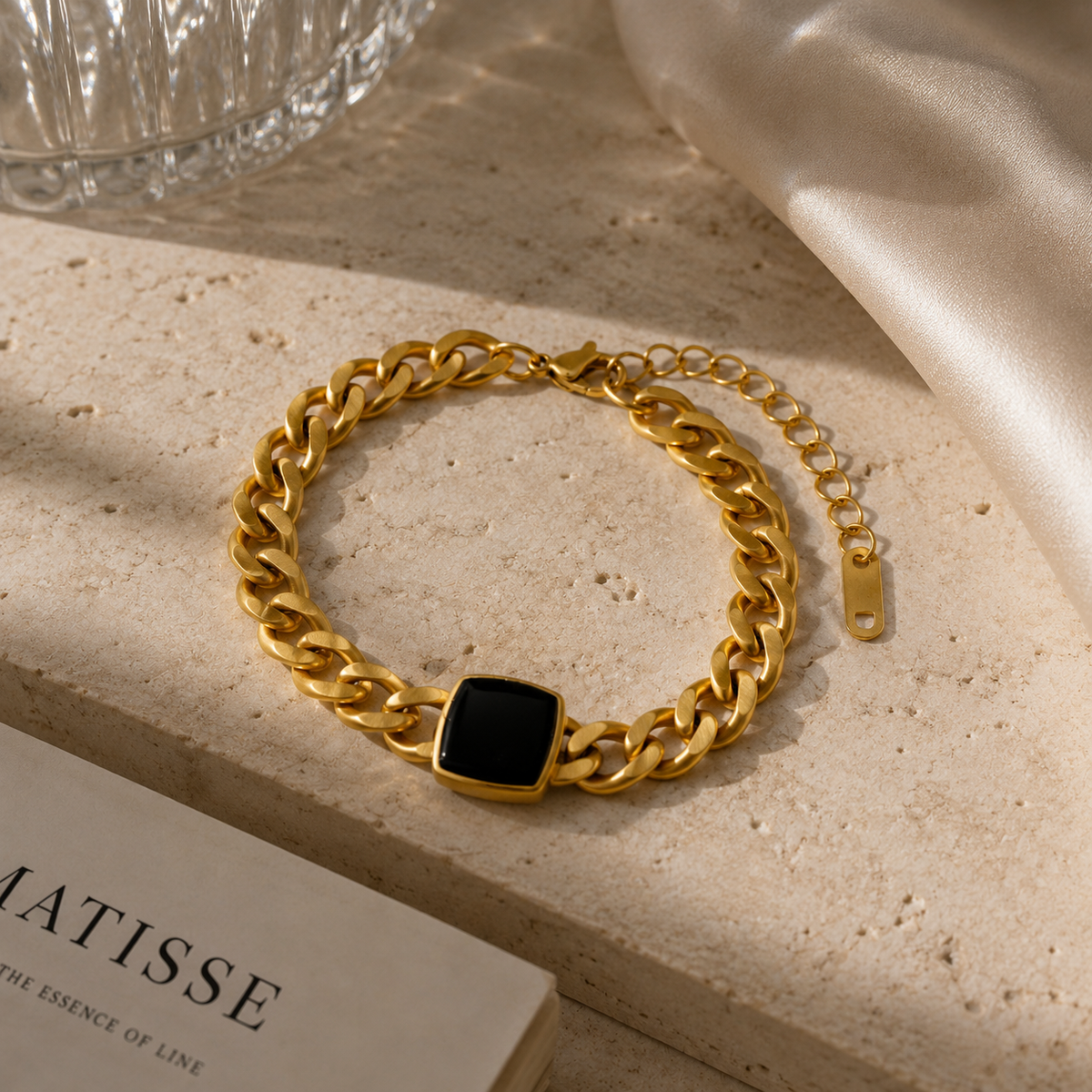 Pulseira Zanzibar de Corrente Pingente Ônix Banhado em Ouro 18K