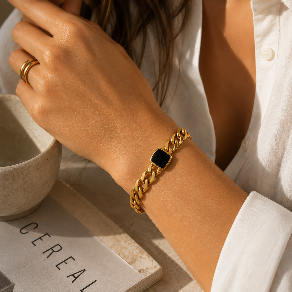 Pulseira Zanzibar de Corrente Pingente Ônix Banhado em Ouro 18K