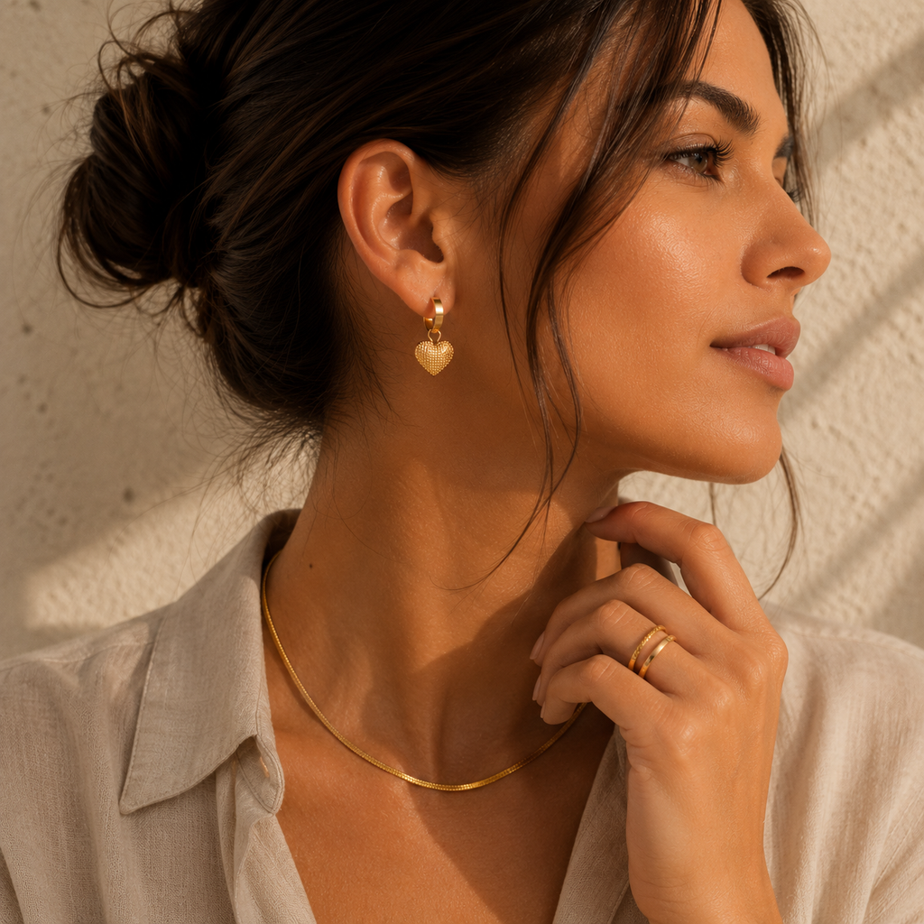 Brinco Amore Argolinha Banhado em Ouro 18K
