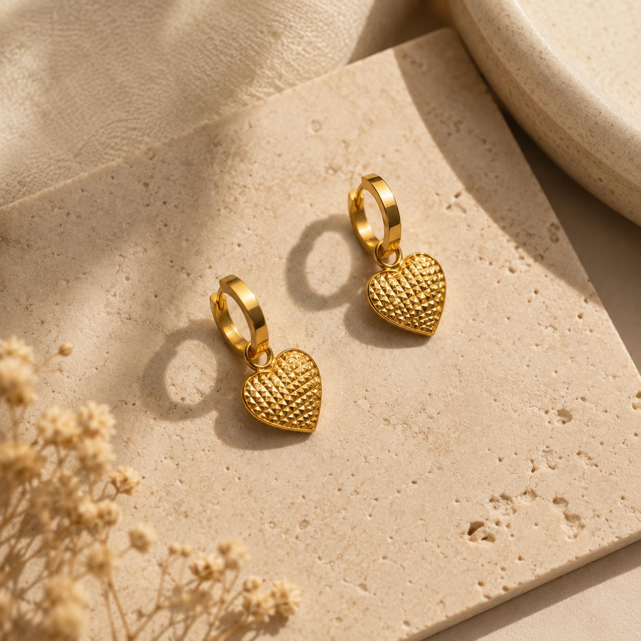 Brinco Amore Argolinha Banhado em Ouro 18K