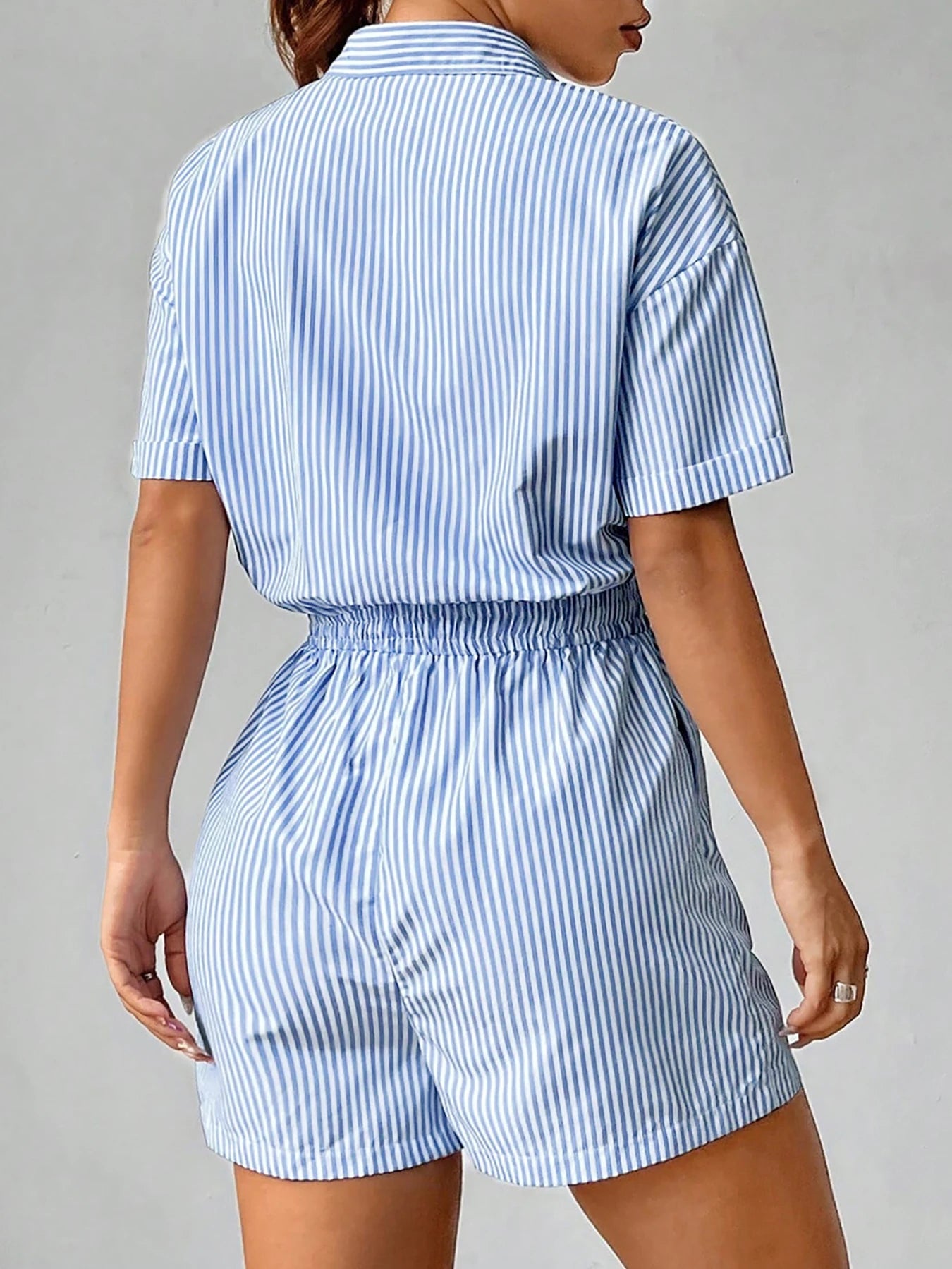 Azure Elegance – Macacão Casual com Listras e Cintura Ajustável