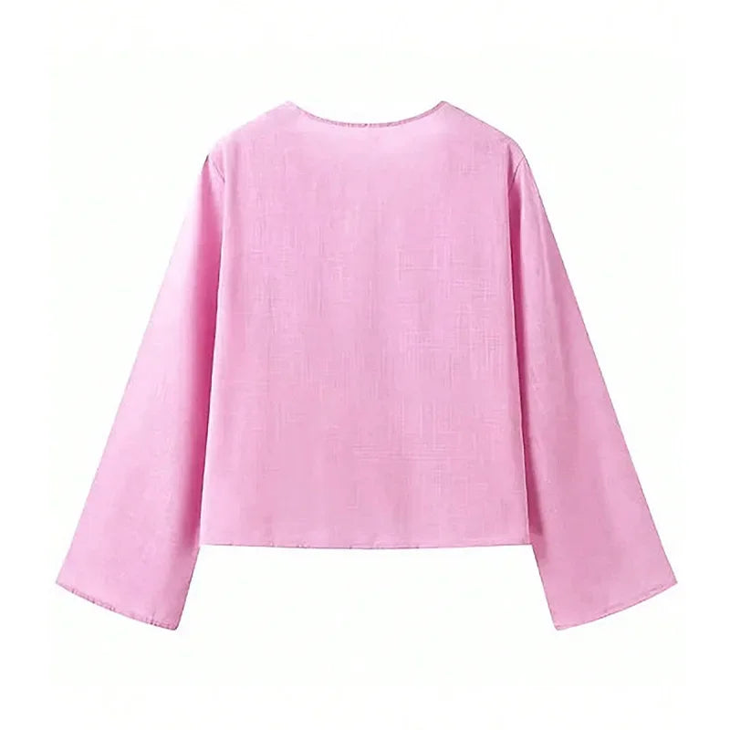 Elegance Lace – Camisa Feminina com Decote V e Detalhe em Renda