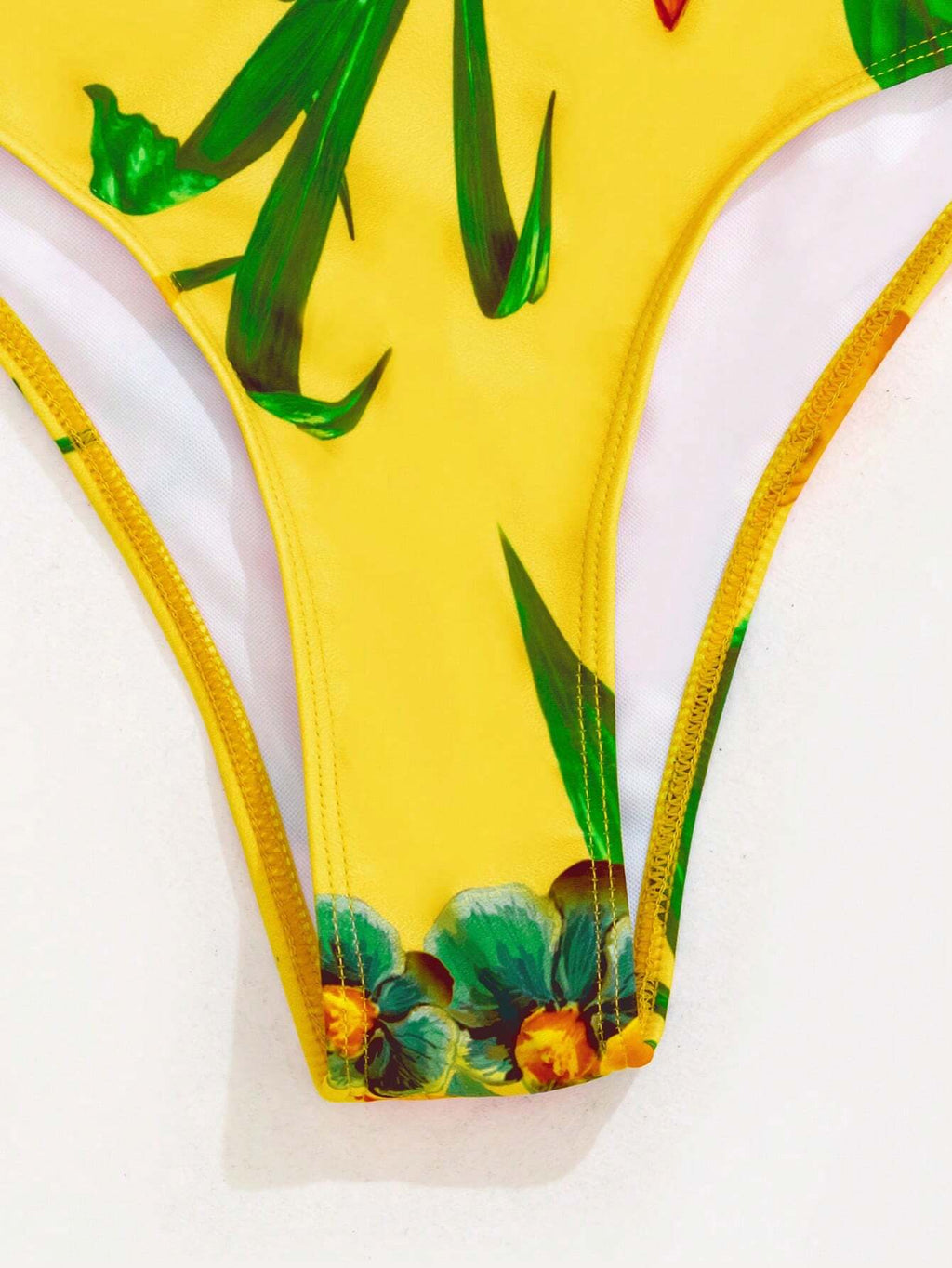 Biquíni Brasileiro com Babado e Saia Amarração Geisa, Estilo Elegante