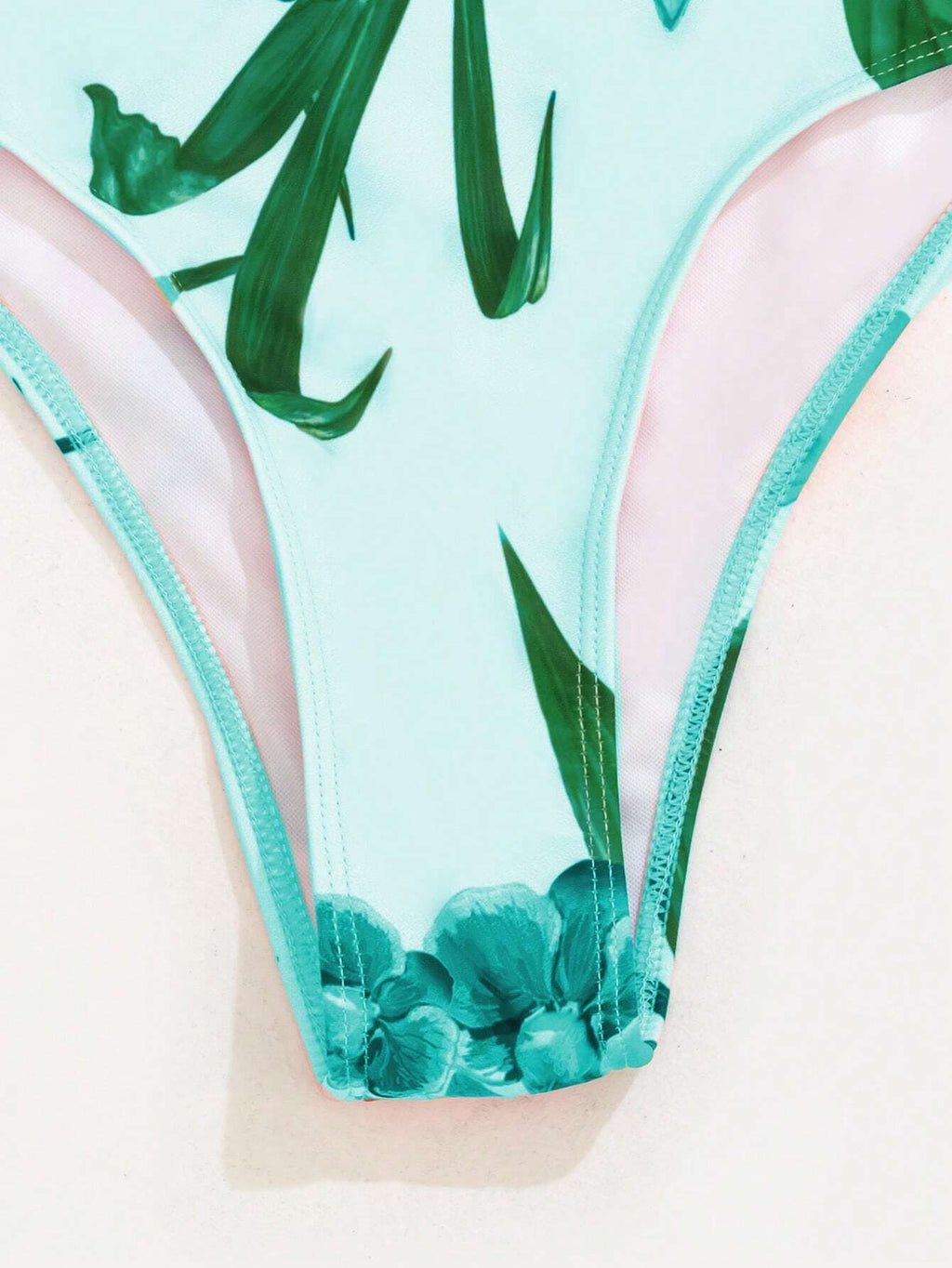 Biquíni Brasileiro com Babado e Saia Amarração Geisa, Estilo Elegante