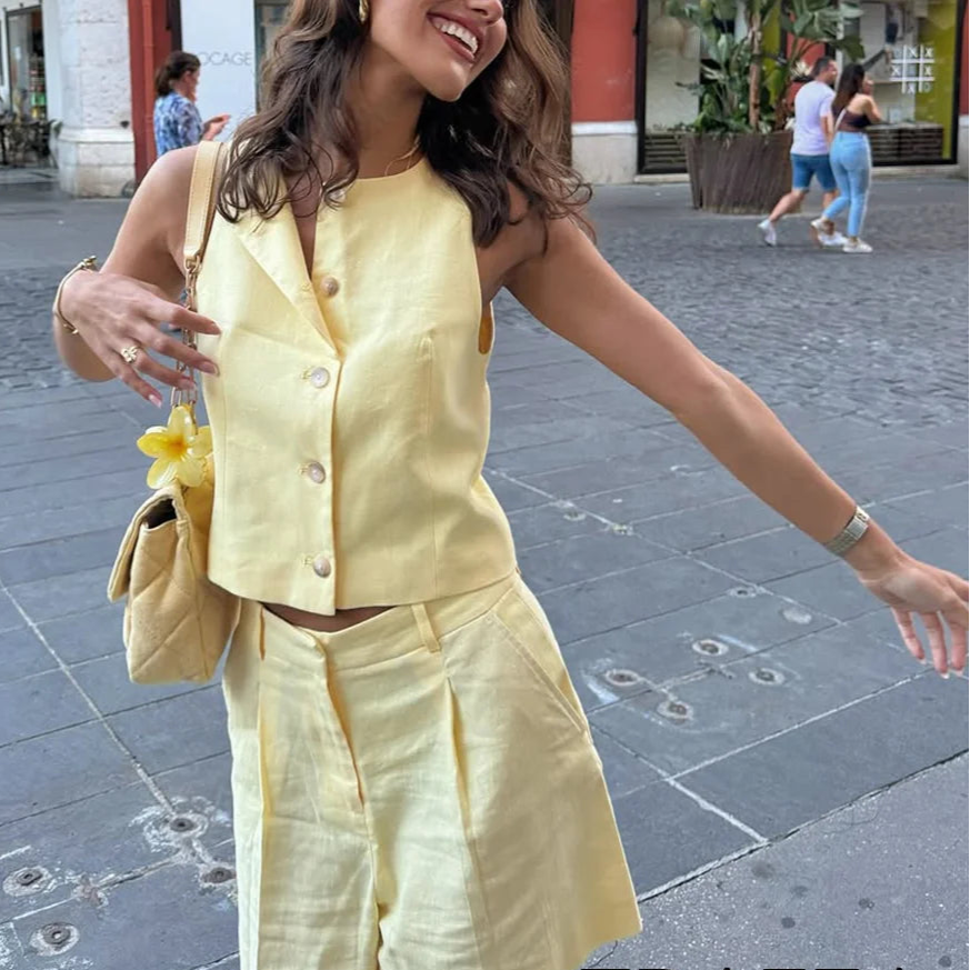 Onnat Glow Conjunto Feminino Amarelo Clareado | Regata Sem Manga + Shorts Retos