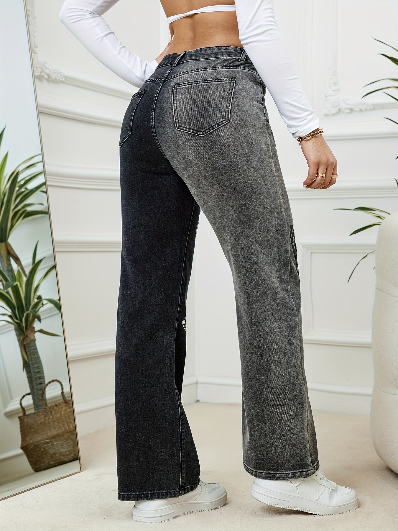 Calça Feminina Jeans Assimétrica com Estampa de Borboleta - Estilo Moderno e Confortável