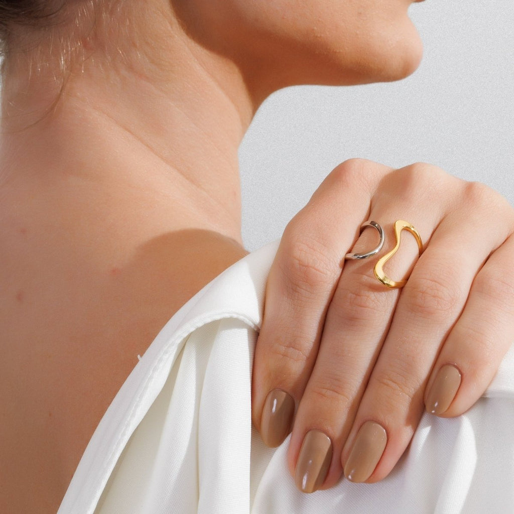 Anel Contorno Ajustável com Mix de Banhos Dourado e Prata