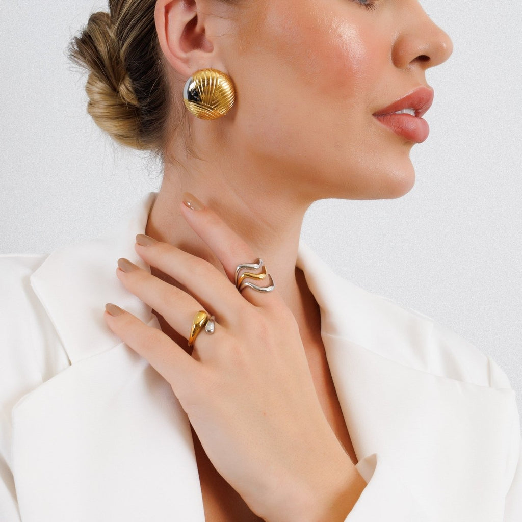 Anel Ondas Ajustável com Mix de Banhos Dourado e Prata