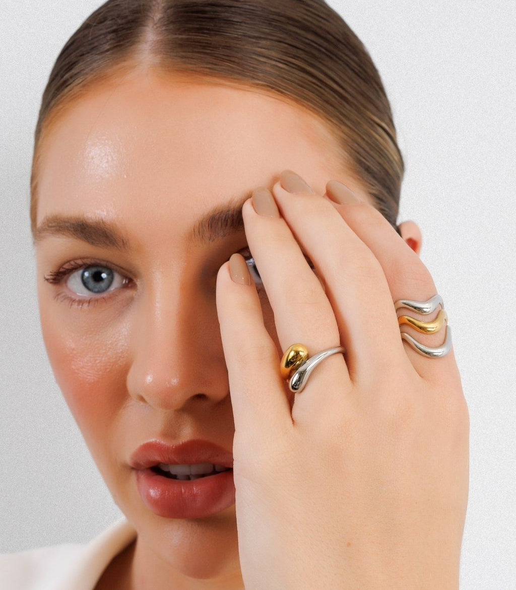 Anel Ondas Ajustável com Mix de Banhos Dourado e Prata