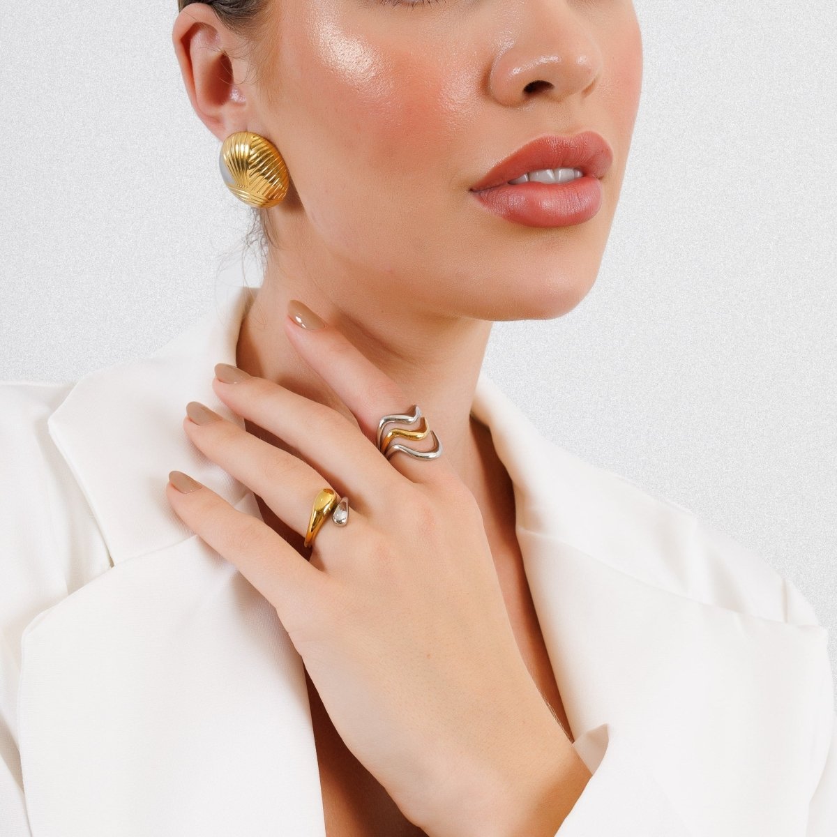 Anel Ondas Ajustável com Mix de Banhos Dourado e Prata