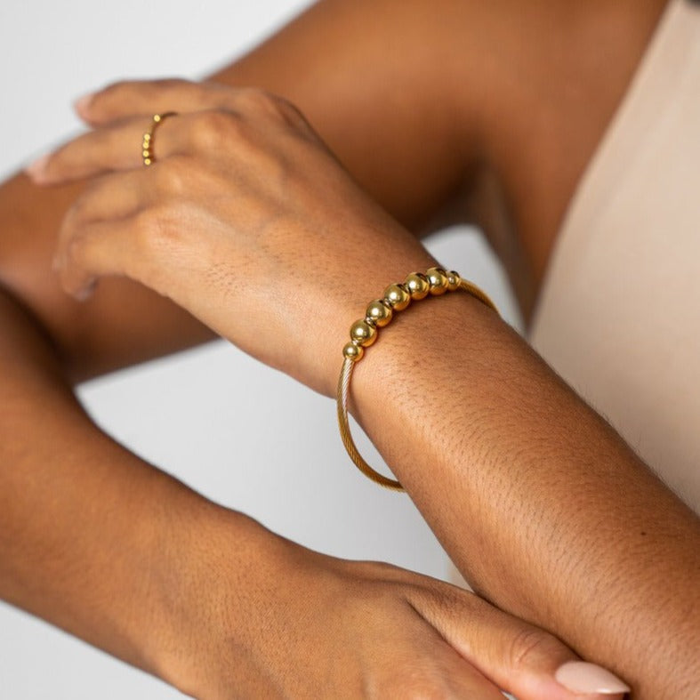 Bracelete Anti-stress Ajustável Esferas Banhado em Ouro 18K