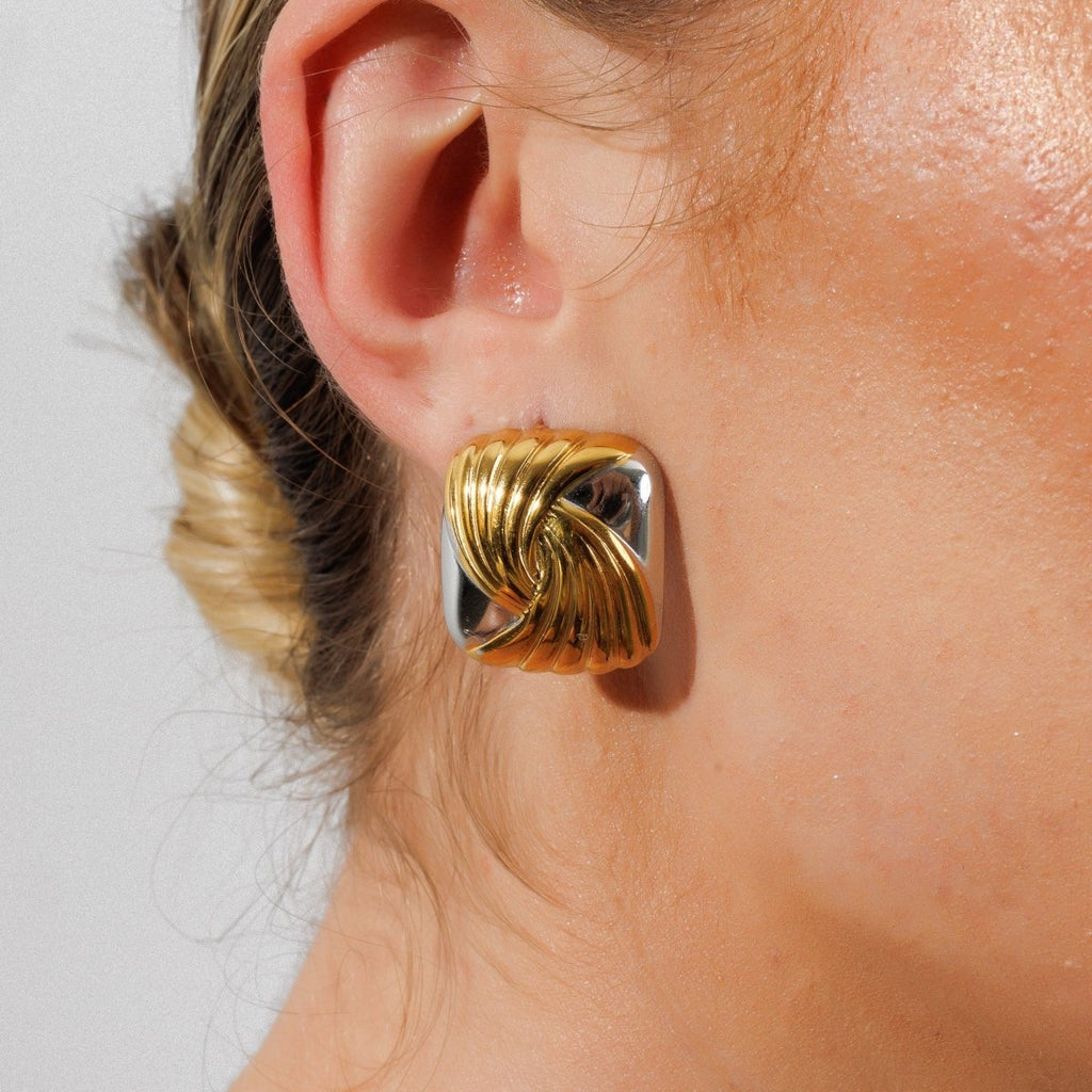 Brinco Spiral Square com Mix de Banhos Dourado e Prata