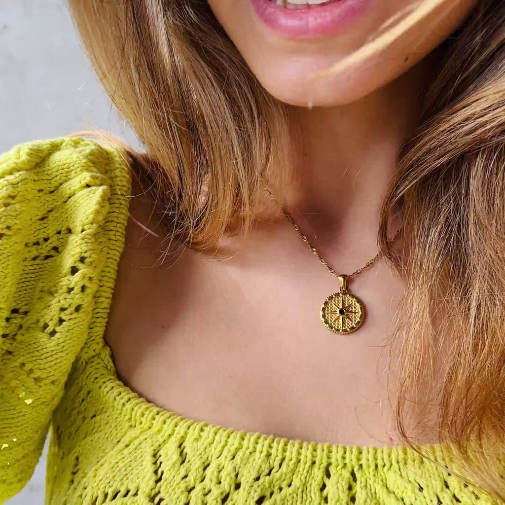 Colar Compass Rosa dos Ventos Banhado em Ouro 18k