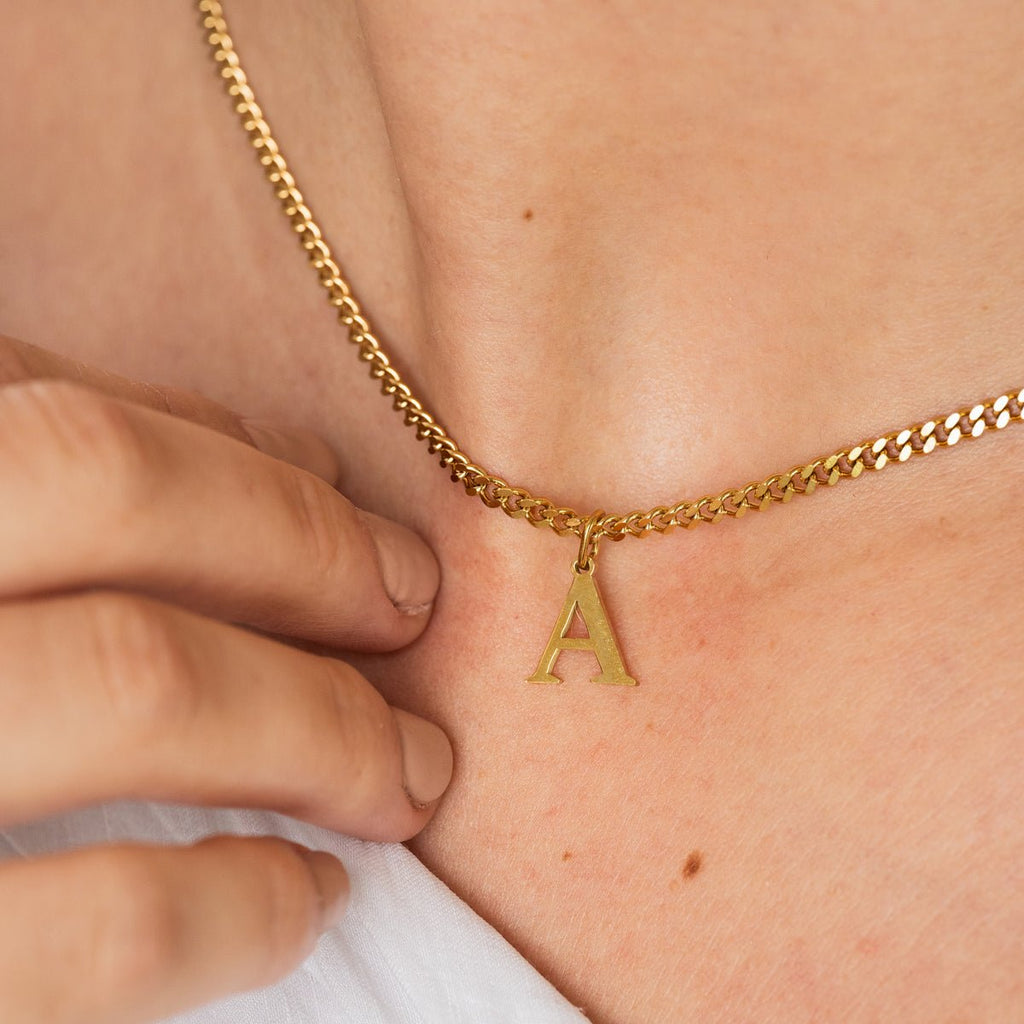 Colar Letra Inicial Chain Banhado em Ouro 18K
