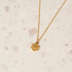 Colar Letra Inicial Hex Banhado em Ouro 18K