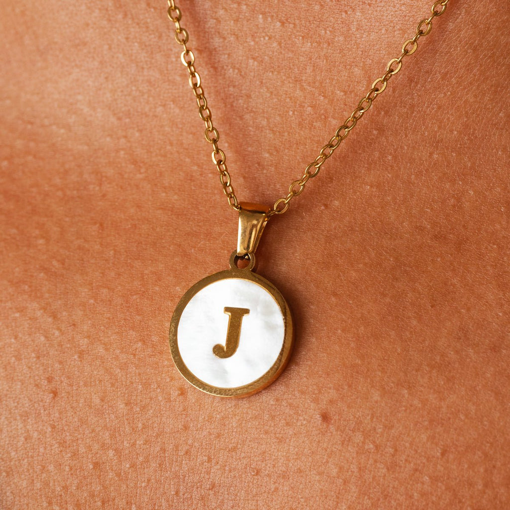 Colar Letra Inicial Marble Banhado em Ouro 18K