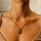 Colar Letra Inicial Modern Banhado em Ouro 18K