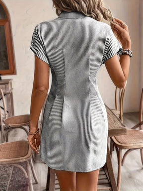 ✨ Elara Stripes – Vestido Camisa Elegante