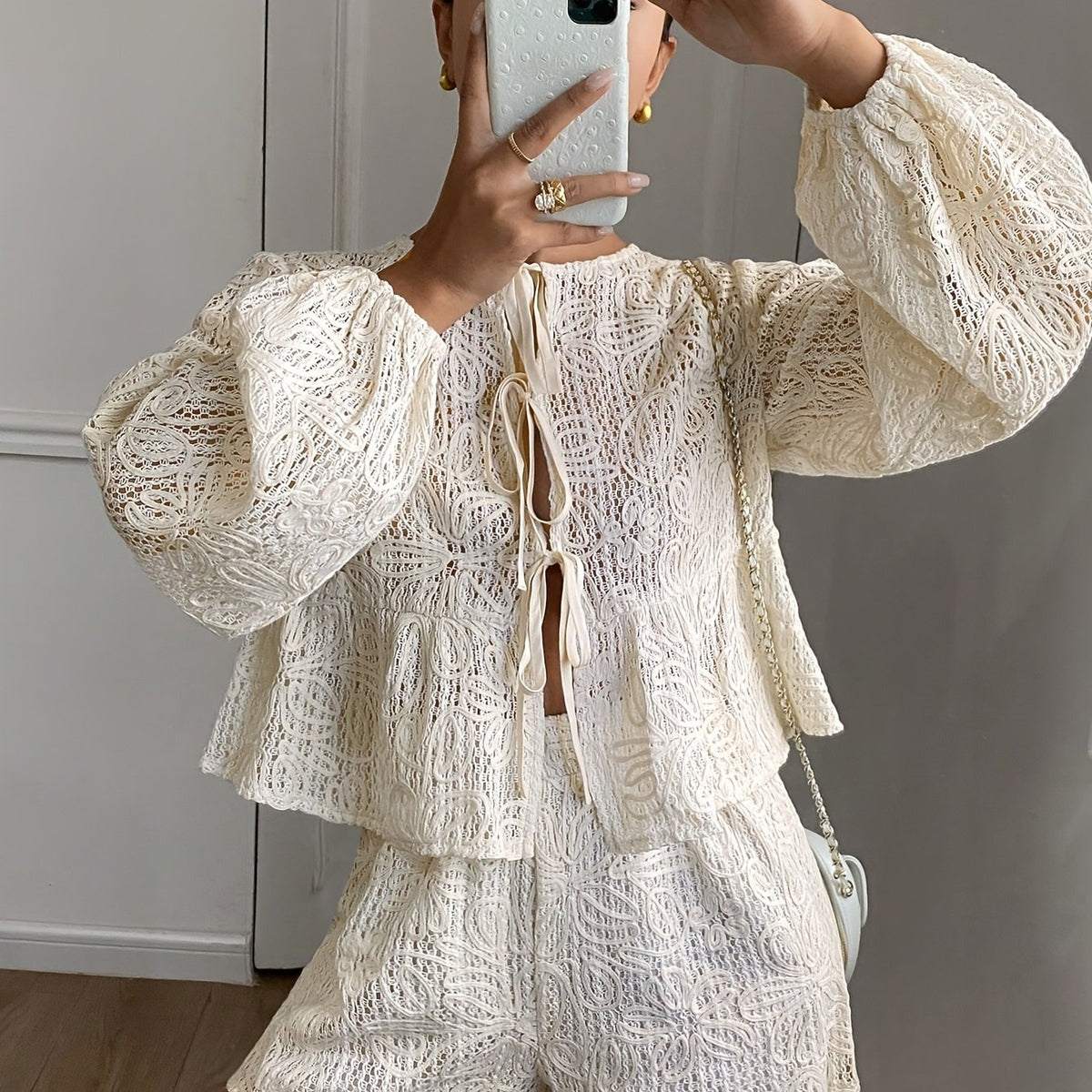 Liora Bloom – Blusa Floral Elegante com Babados