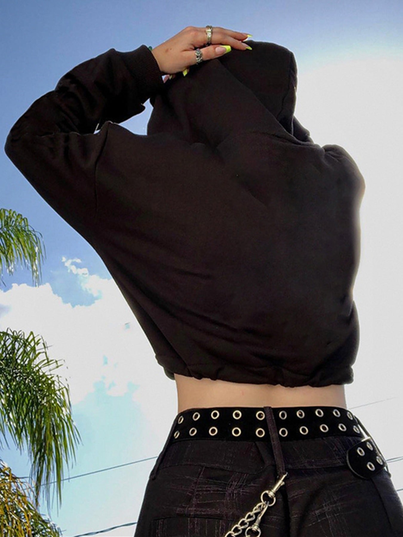 Moletom Cropped Gótico NightHex com Estampa de Halloween