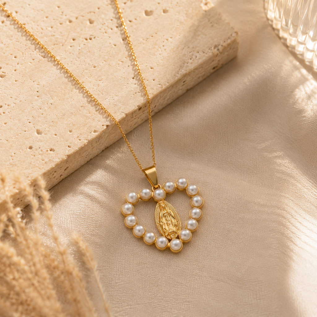 Colar Nossa Senhora com Pérolas Banhado em Ouro 18K