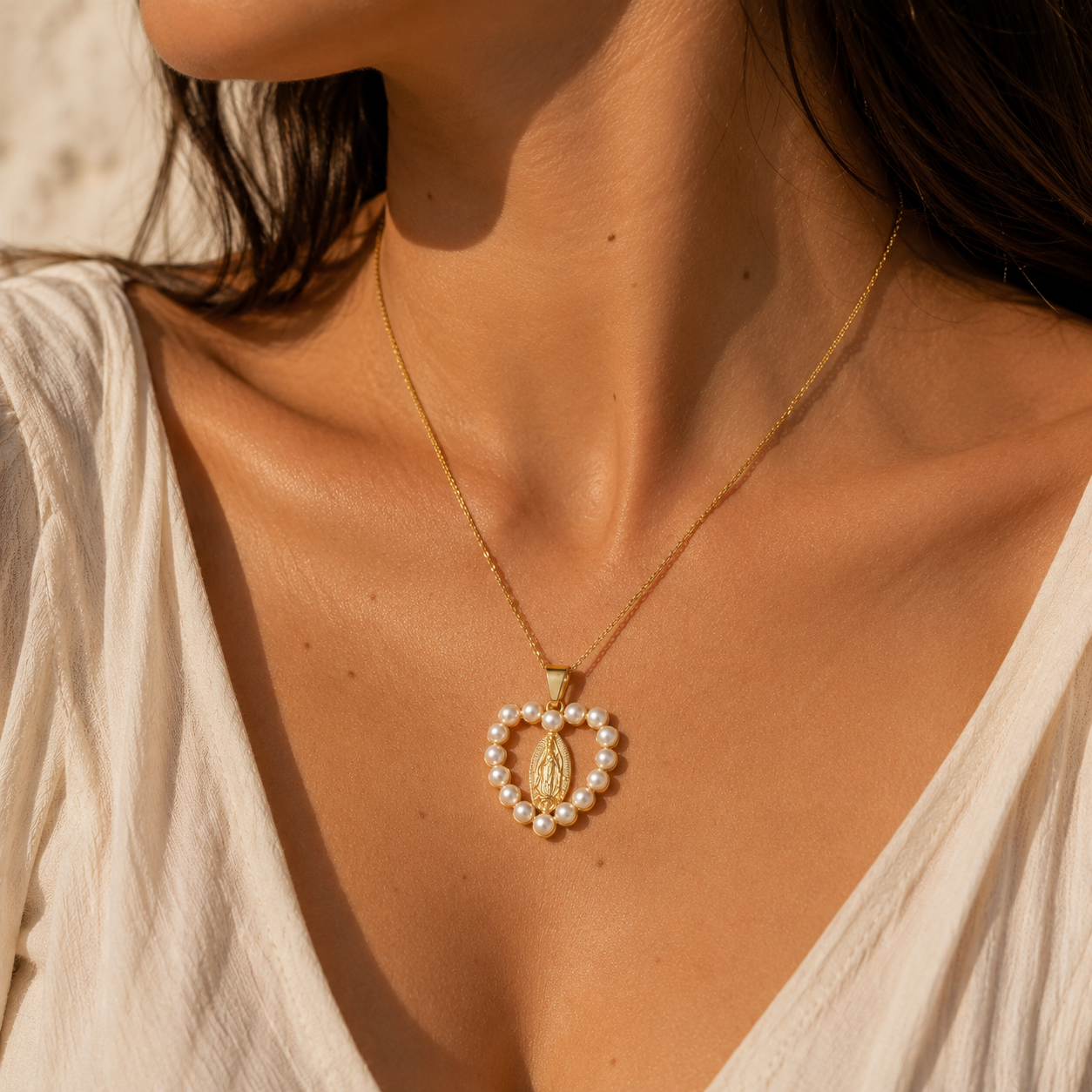 Colar Nossa Senhora com Pérolas Banhado em Ouro 18K