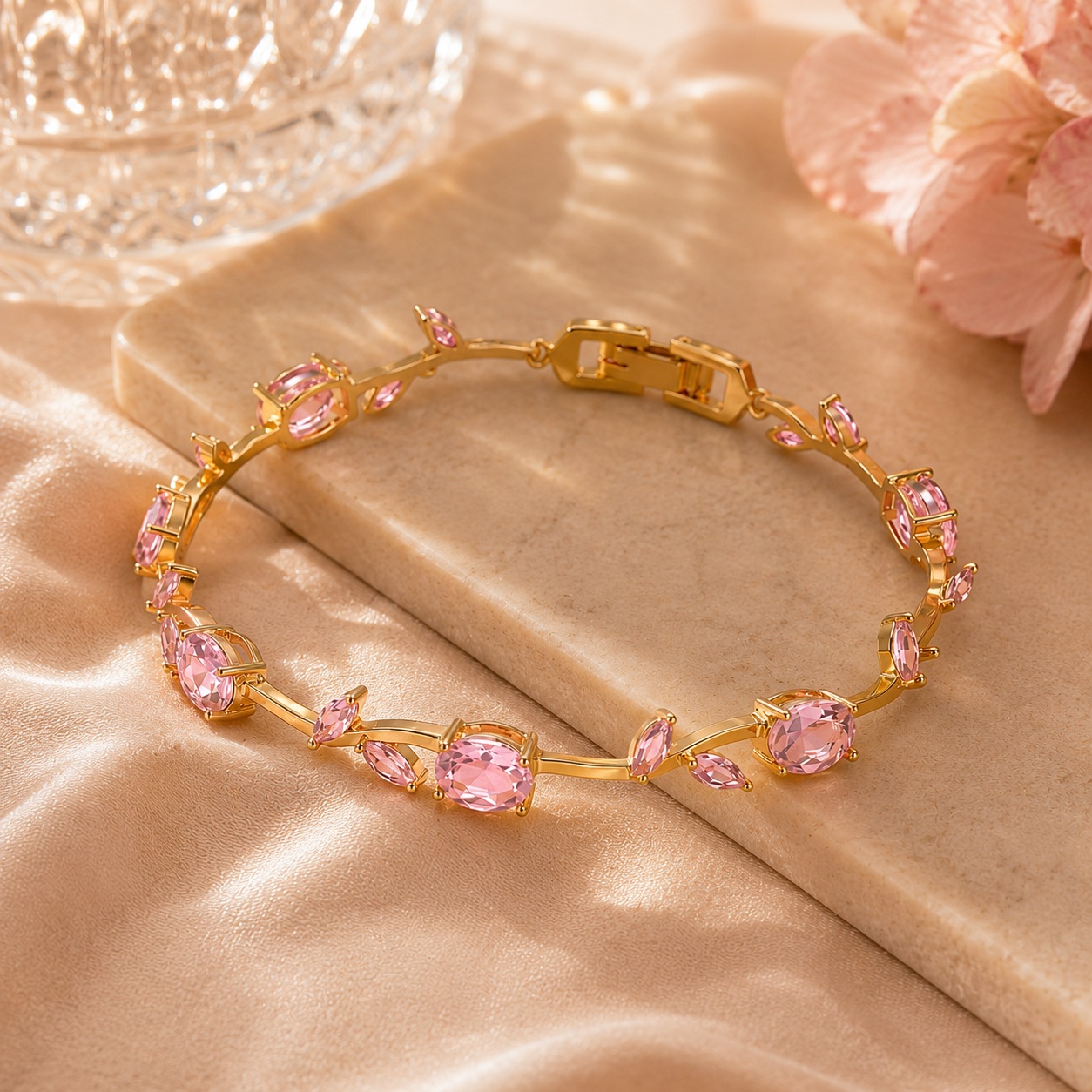 Pulseira Flora Pink com Flores e Zircônias Banhada em Ouro 18K