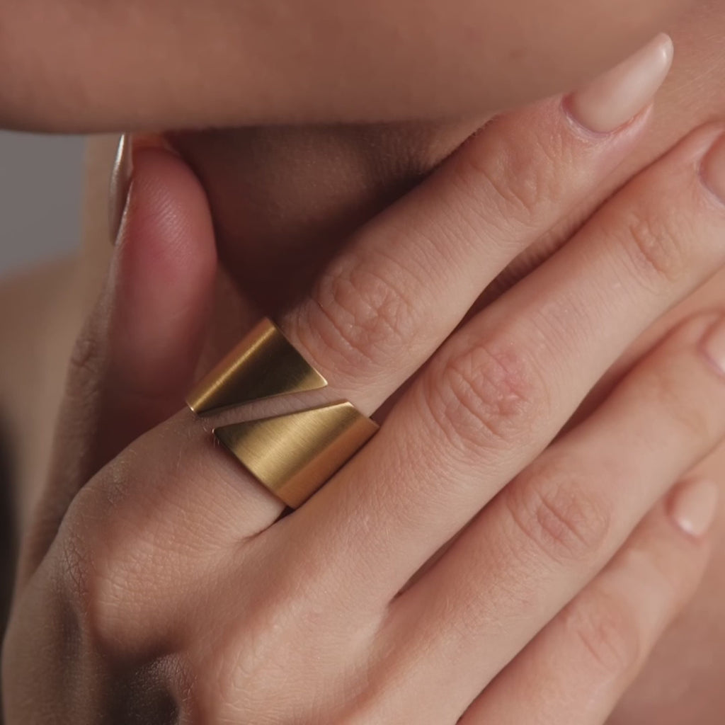 Anel Elegancy Banhado em Ouro 18K