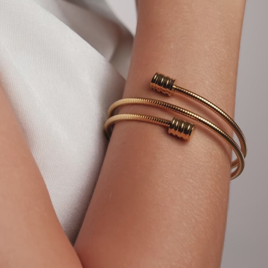 Bracelete Vórtice Tríplice Banhado em Ouro 18K