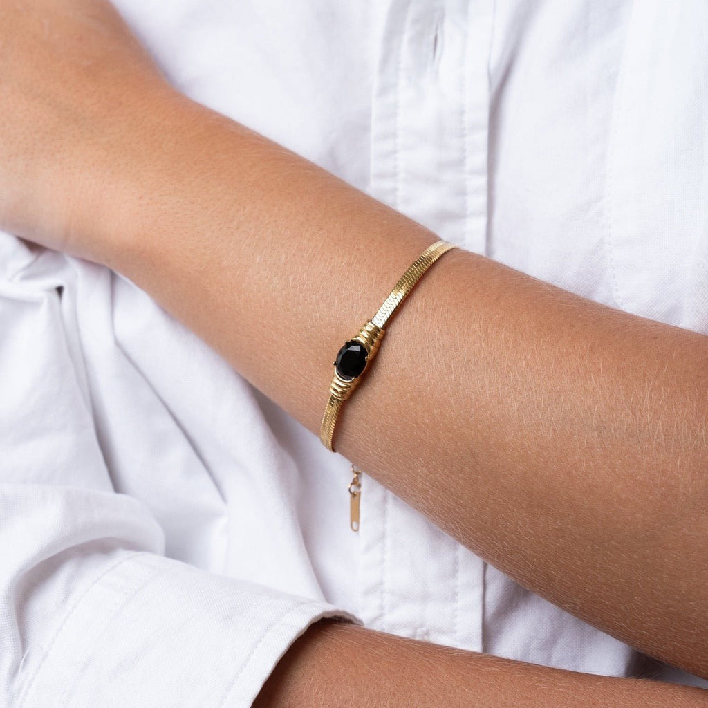 Pulseira Mykonos Malha Pedra Ônix Banhado em Ouro 18K
