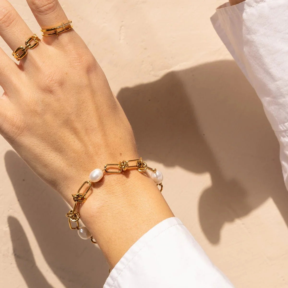 Pulseira Noronha Nó e Pérolas Banhado em Ouro 18k